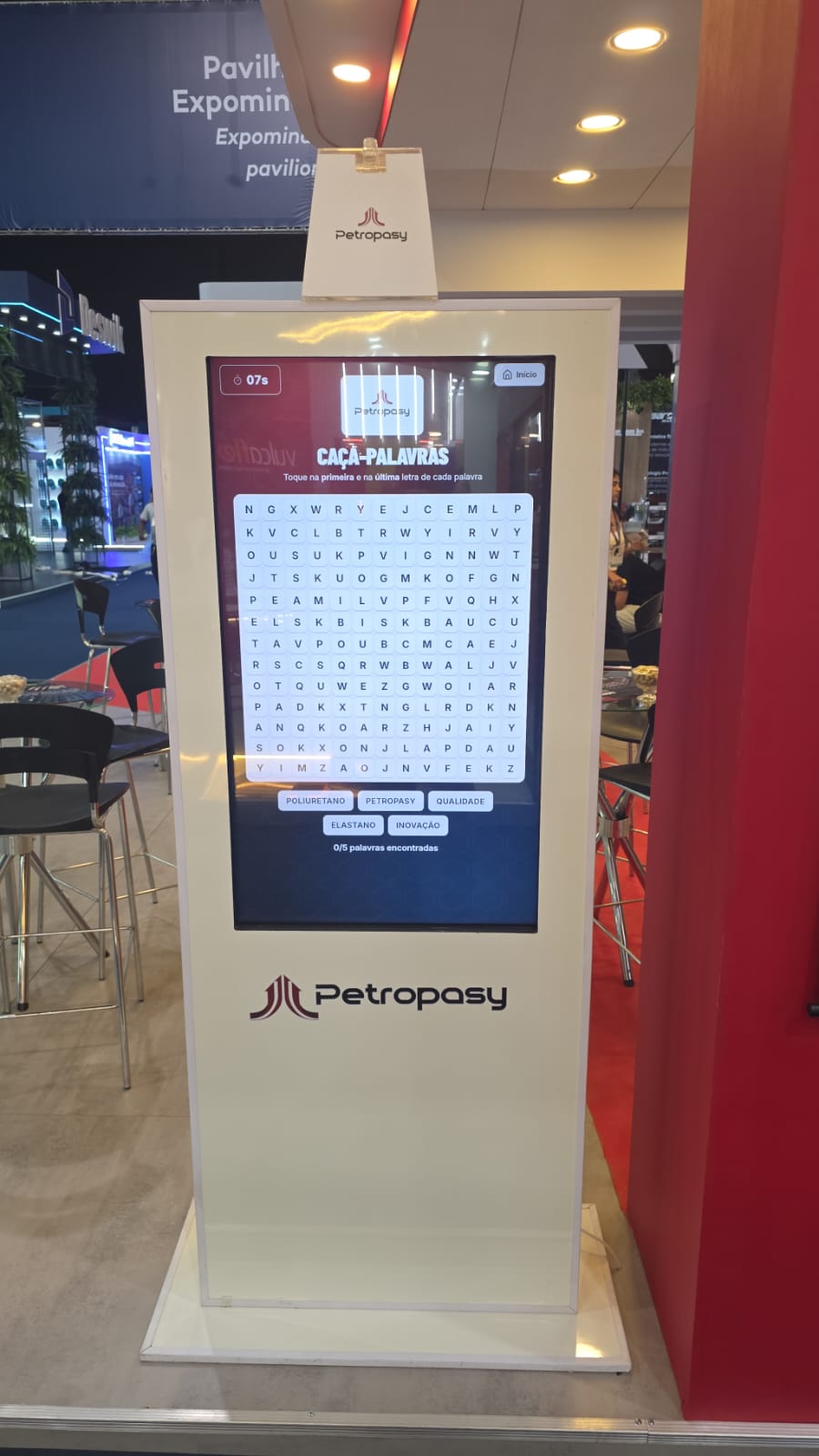 Jogo de caça-palavras personalizado no totem Totivamais para a Petropasy